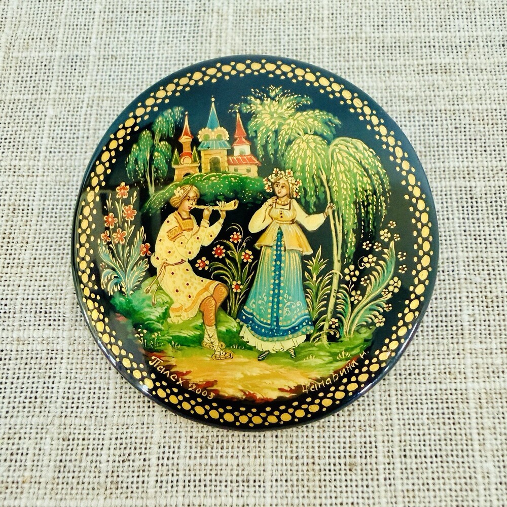 Palekh Russian Lacquer Brooch Signed Dated 2008 Hand Painted Miniature Gold Pin